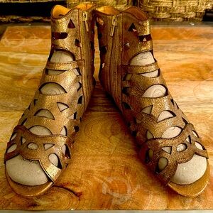 Gladiator boot type shoe